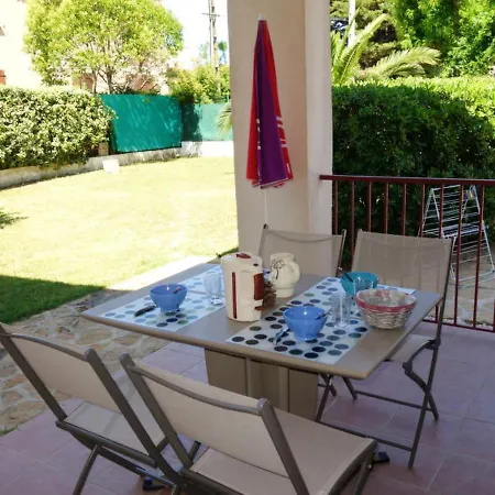 De 2 A Cyr Sur A 250 M De La Avec Jardin Clos Et Wifi Appartement