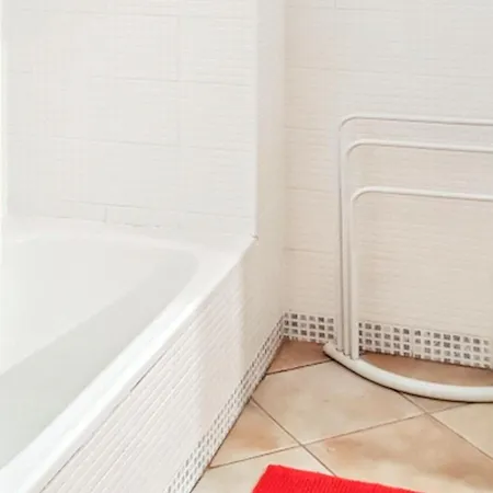 De 2 A Cyr Sur A 250 M De La Avec Jardin Clos Et Wifi