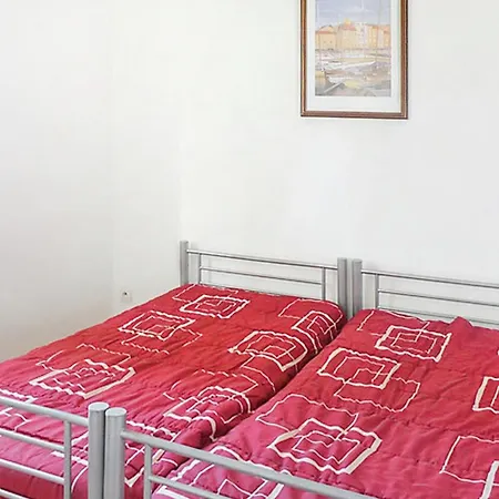 De 2 A Cyr Sur A 250 M De La Avec Jardin Clos Et Wifi Appartement