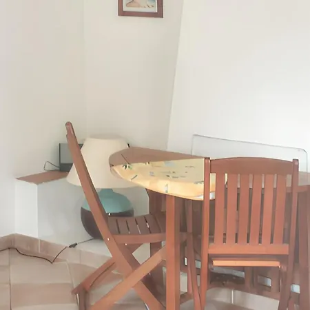 De 2 A Cyr Sur A 250 M De La Avec Jardin Clos Et Wifi Appartement